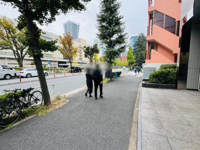 NRビル 前面歩道