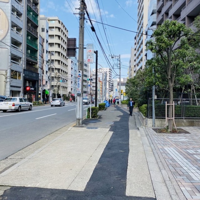 South新大塚ビル ビル前面道路