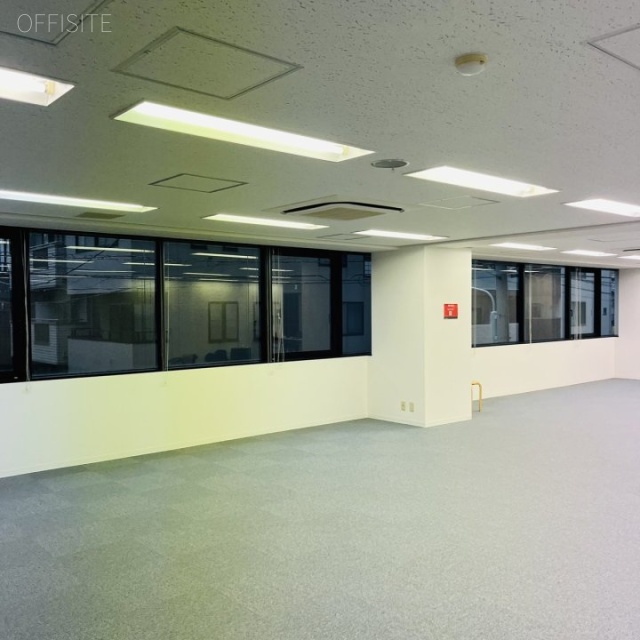 ワイズビル 内装