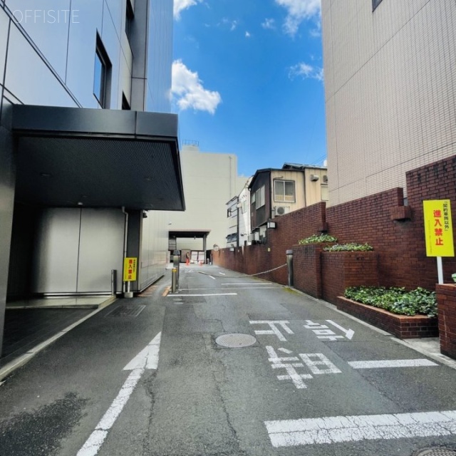 明治安田生命仙台一番町ビル 駐車場出入口