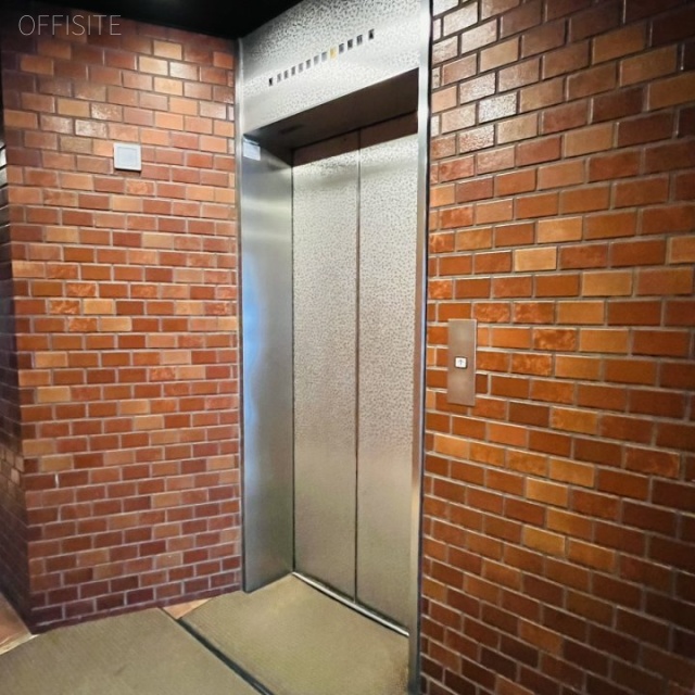 越一ビル エントランス