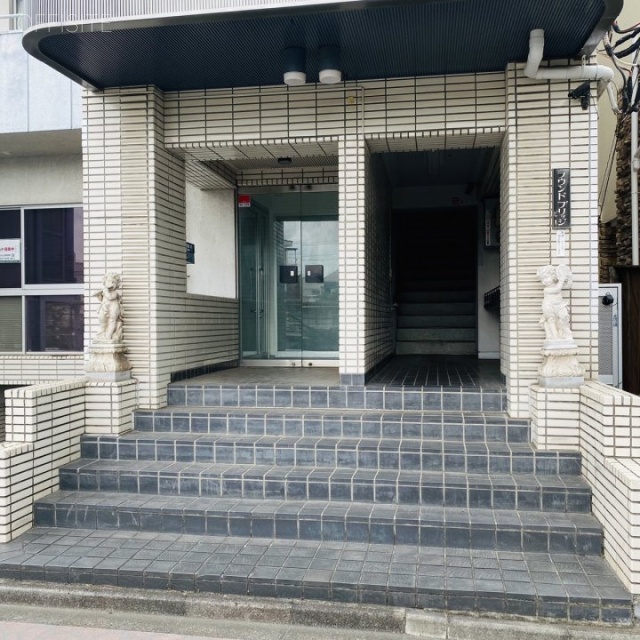 ラウンドブリッジビル エントランス