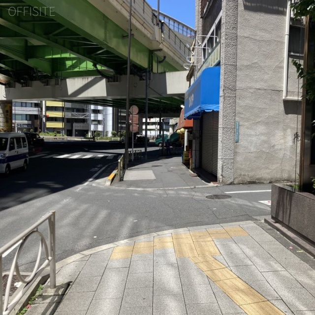 グレイスロータリービル 前面歩道