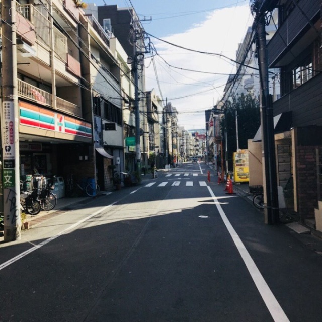 ポアソニエ村山 ビル前面道路