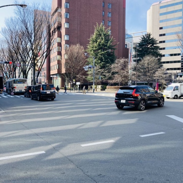 La鳳山ビル ビル前面道路