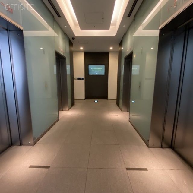 オランダヒルズ森タワー エレベーターホール