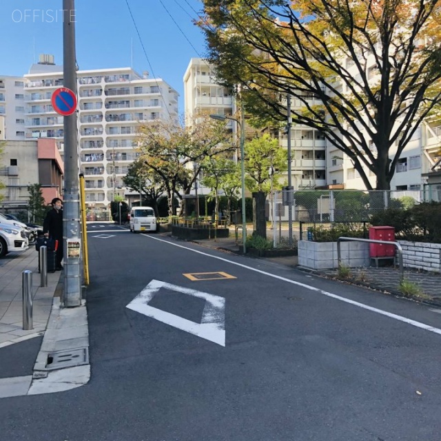 リバーサイド品川港南ビル ビル前面道路