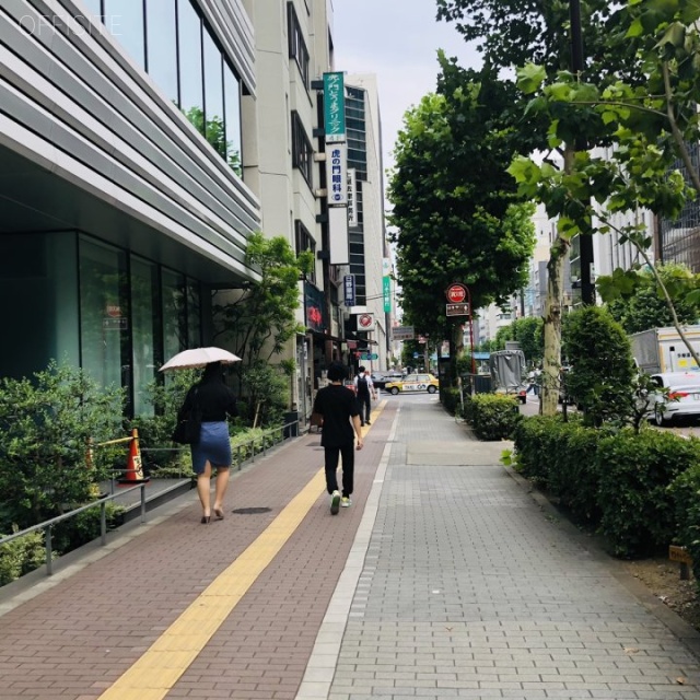 ヒューリック虎ノ門ビル ビル前面道路