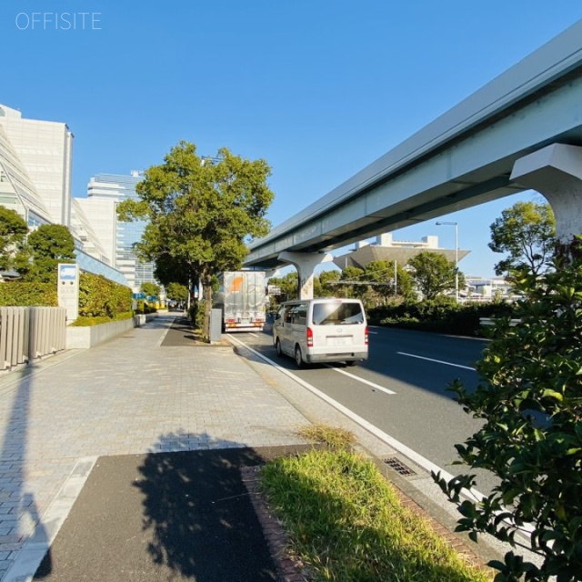 東京ファッションタウン(TFTビル西館) ビル前面道路
