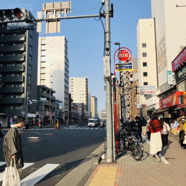 白金台シティハウス ビル前面道路