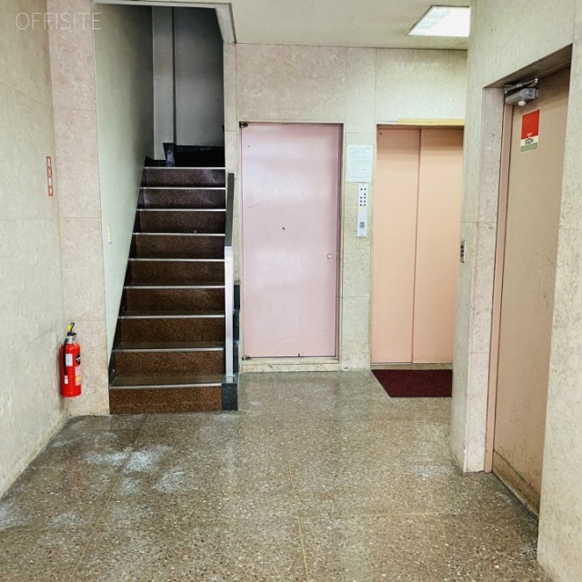 三陽ビル エントランス