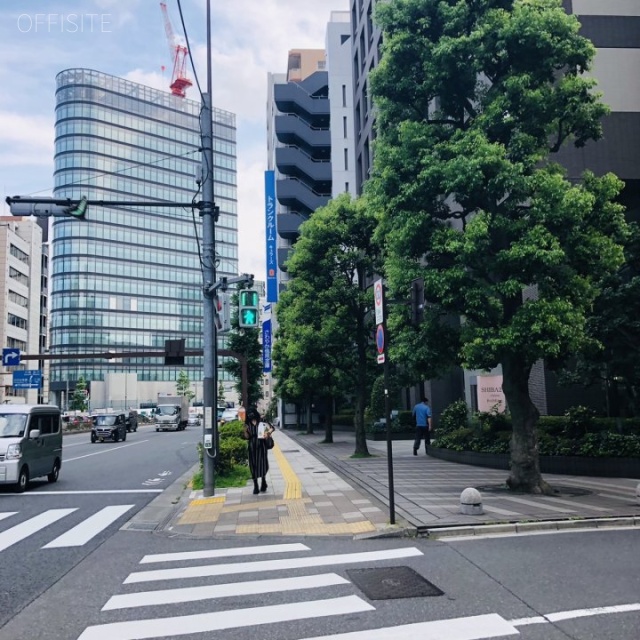 マスマンビル ビル前面道路