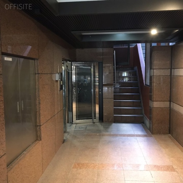 冠第2ビル エントランス