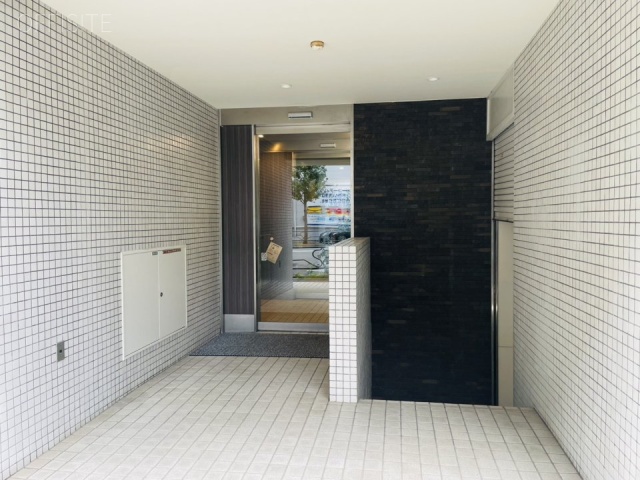 本郷七番館 オフィスビル出入口