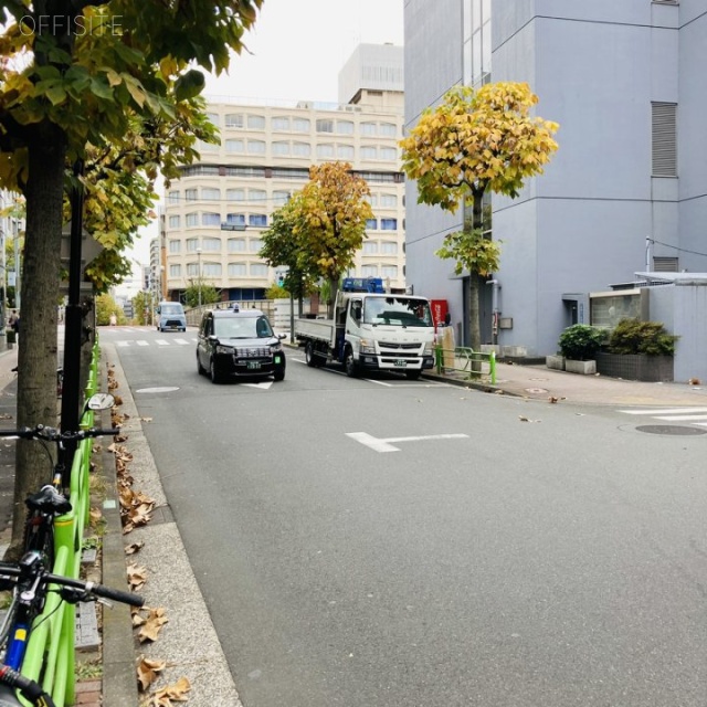 片帆ビル ビル前面道路