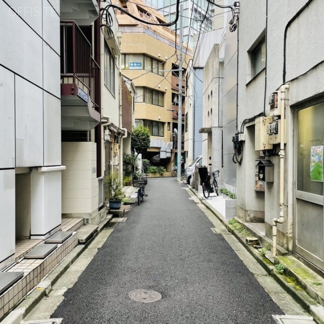 茗渓(めいけい)ビル ビル側面道路