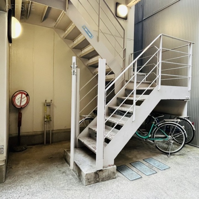 神田松楠ビル 室外階段