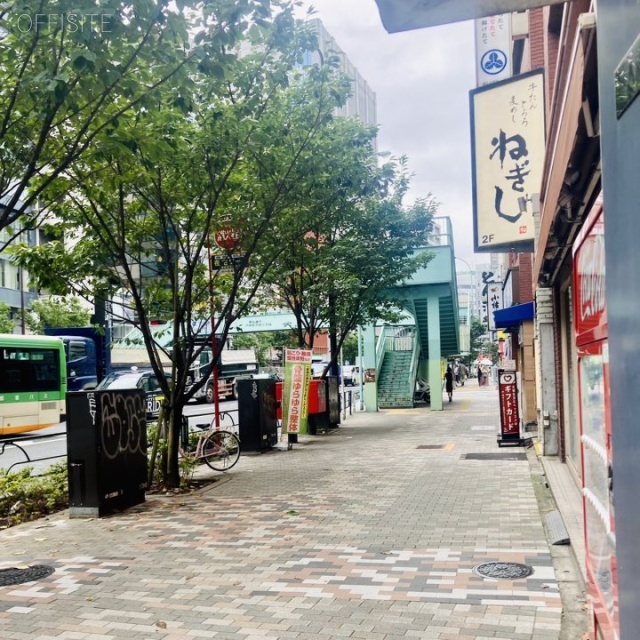 アクシーズ7号館ビル ビル前面道路