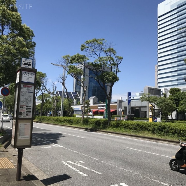 幕張テクノガーデン D棟 ビル前面道路