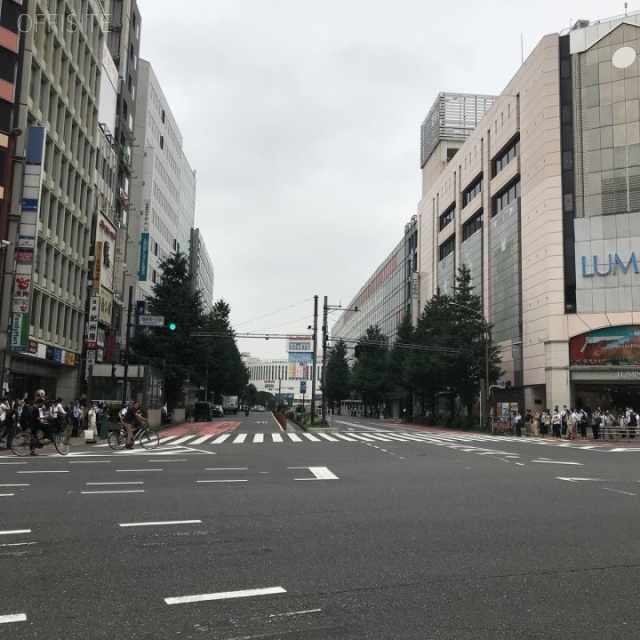 新宿南口ビル ビル前面道路