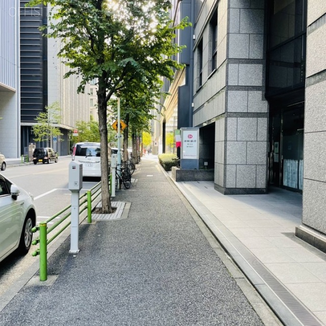 繊維会館 ビル前面道路