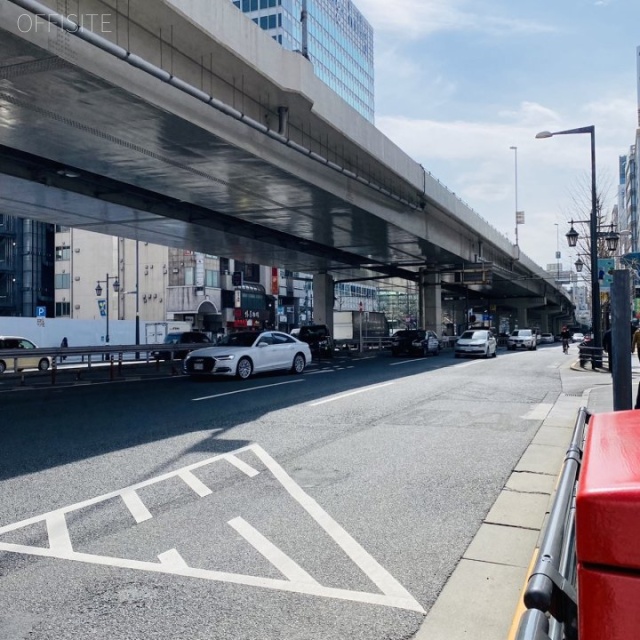 SENQ六本木(新六本木ビル5〜9階) ビル前面道路