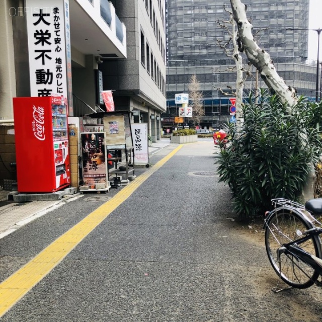 中村屋ビル 前面歩道