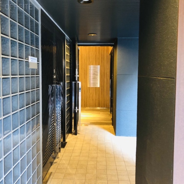 ME新大塚ビル エントランス