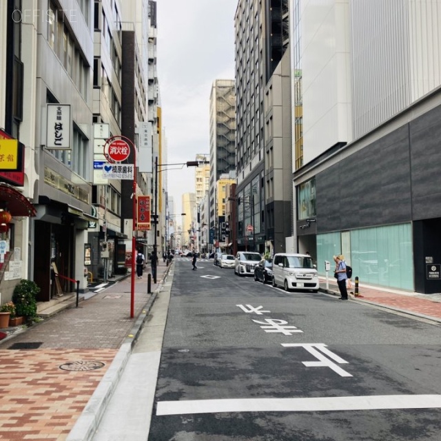 銀座8丁目10番ビル ビル前面道路
