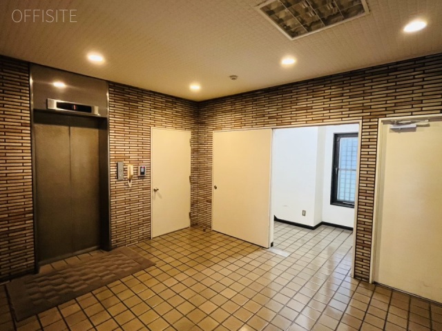 岩見ビル エントランス