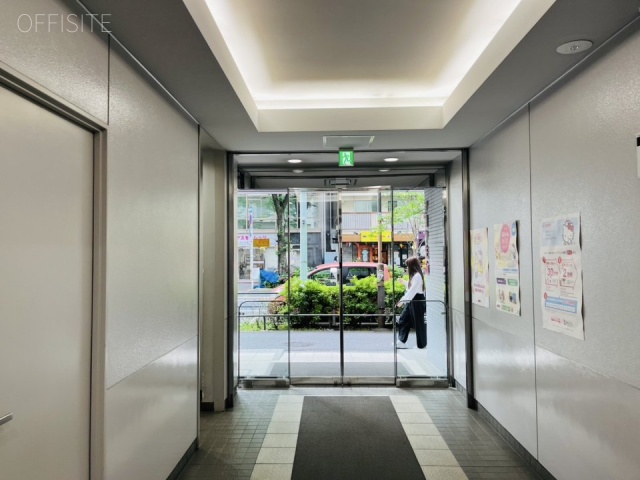 中野フコク生命ビル エントランス