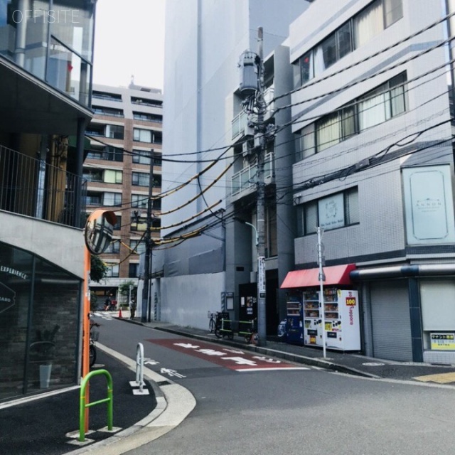 十番コアビルⅡ ビル前面道路