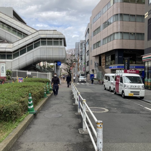 ウィラ大森ビル 前面歩道