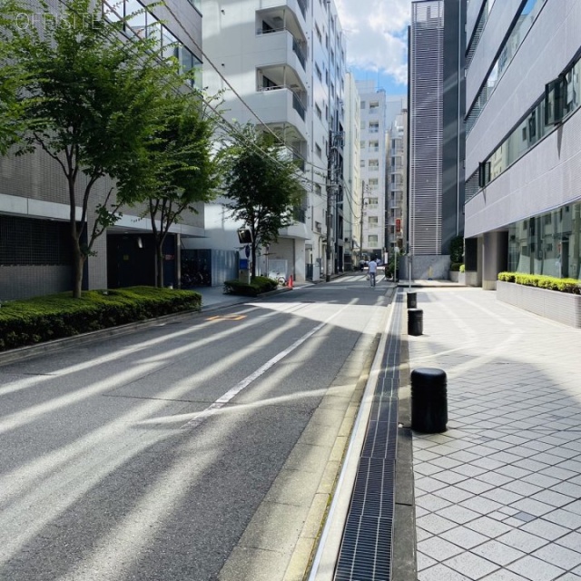 新川三幸ビル ビル前面道路