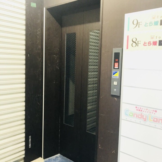 虎ビル エレベーター