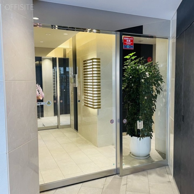 シークエル六本木 オフィスビル出入口