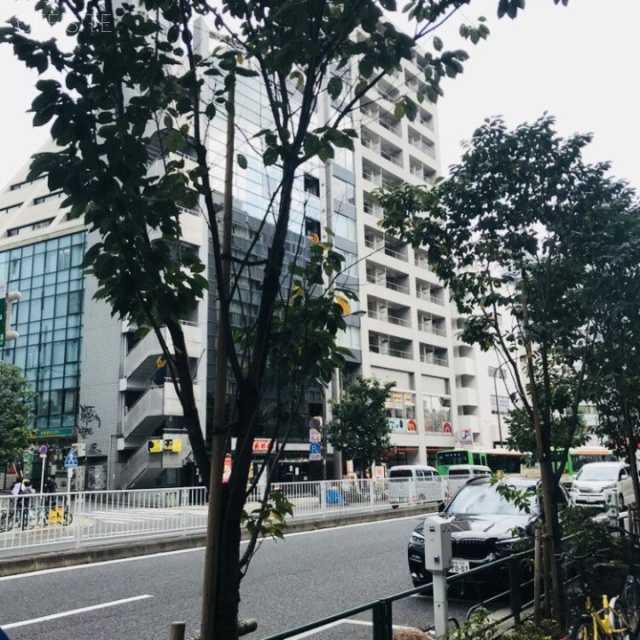土屋ビル渋谷 ビル前面道路