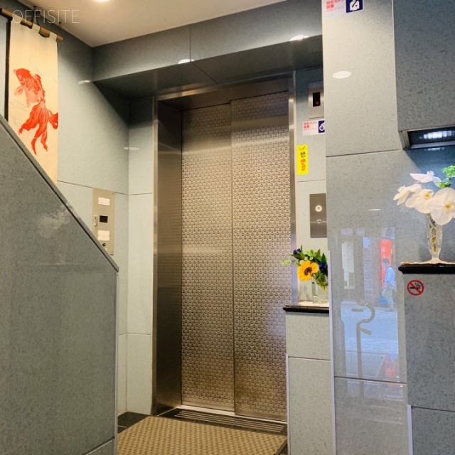 ユースクエア新橋 エレベーター