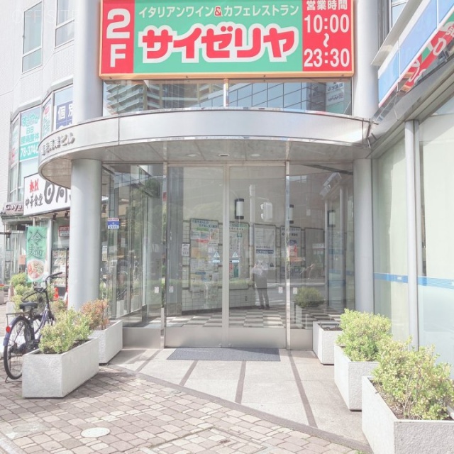 稲毛海岸ビル エントランス