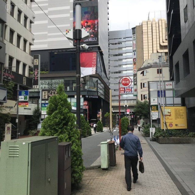 MAKIビル ビル前面道路