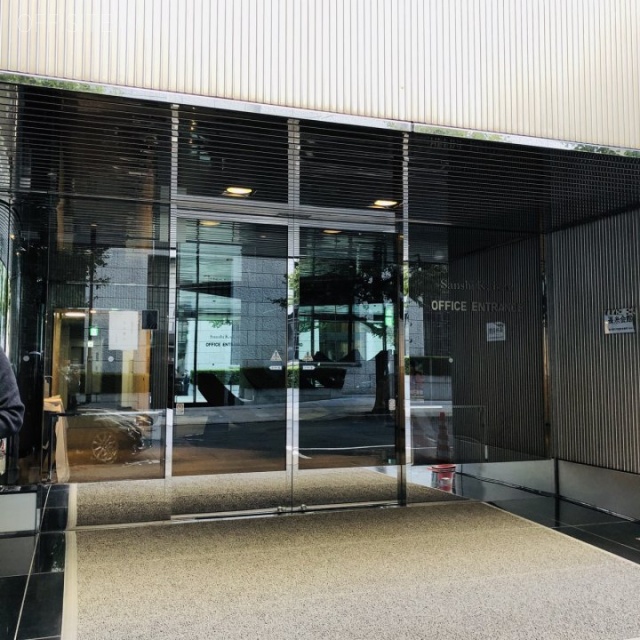 蚕糸会館 エントランス