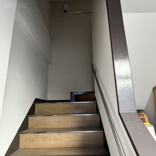 丸松陶器ビル 階段