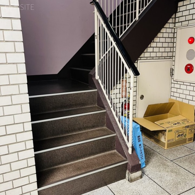 須賀ビル 室内階段