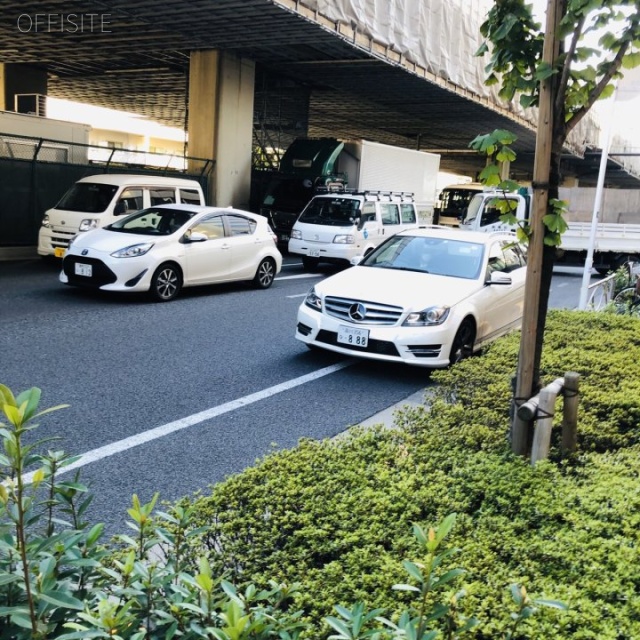 東和ビル 前面は昭和通り