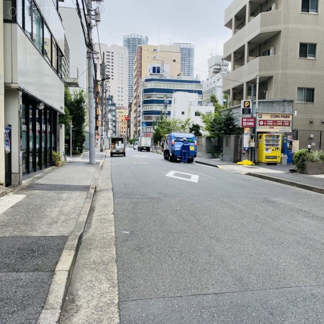 三陽ビル ビル前面道路