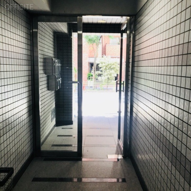 NSビル エントランス