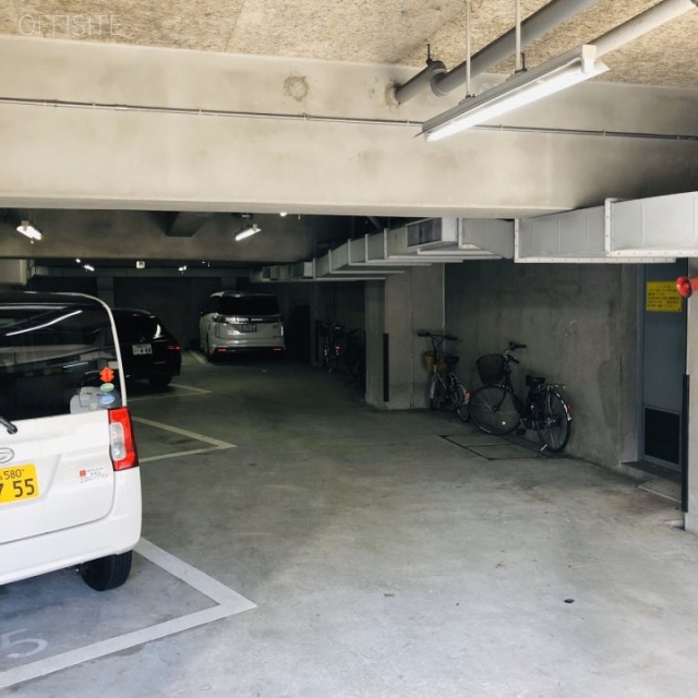 友成フォーサイトビル 駐車場