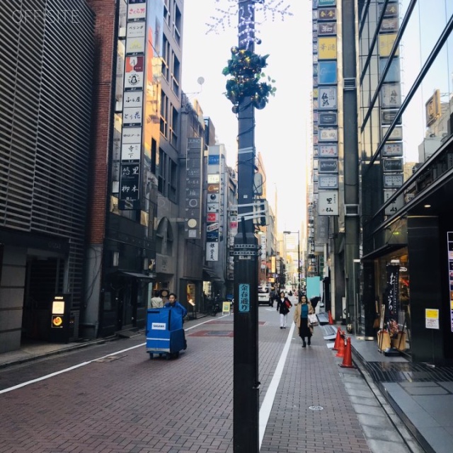 青柳ビル ビル前面道路