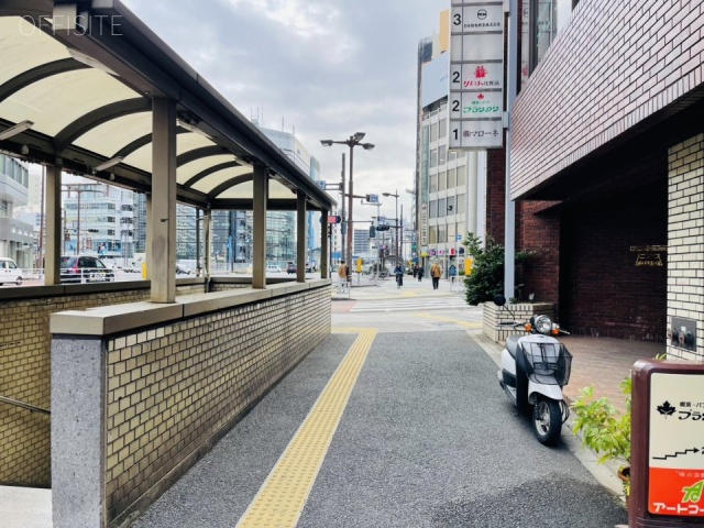 リレント日本橋 前面歩道