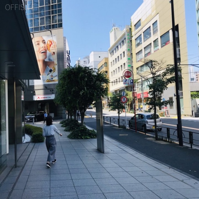 JRE代々木一丁目ビル ビル前面道路